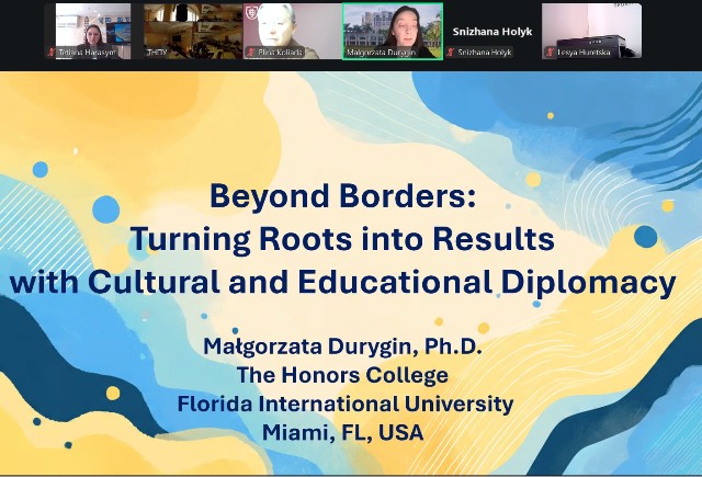 Пленарне засідання виступ Małgorzata Durygin (Florida International University, США) з доповіддю, у якій проаналізовано роль культурної та освітньої дипломатії як інструменту міжнародної комунікації